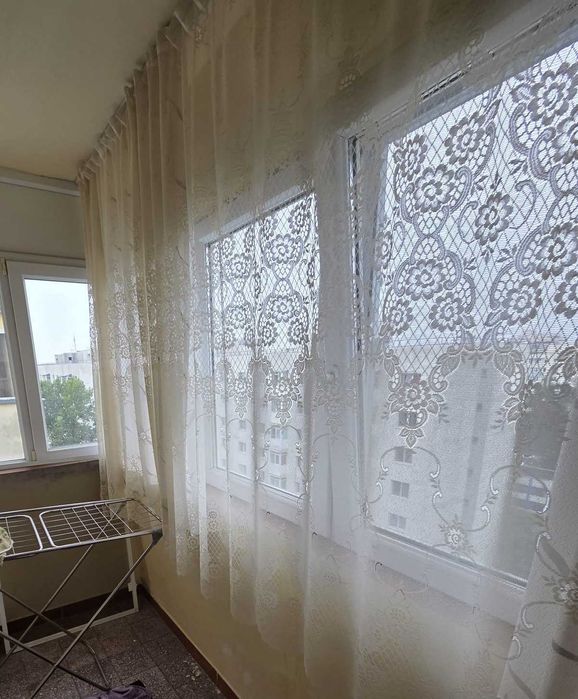 Vand apartament decomandat cu doua balcoane,  mobilat 3 camere