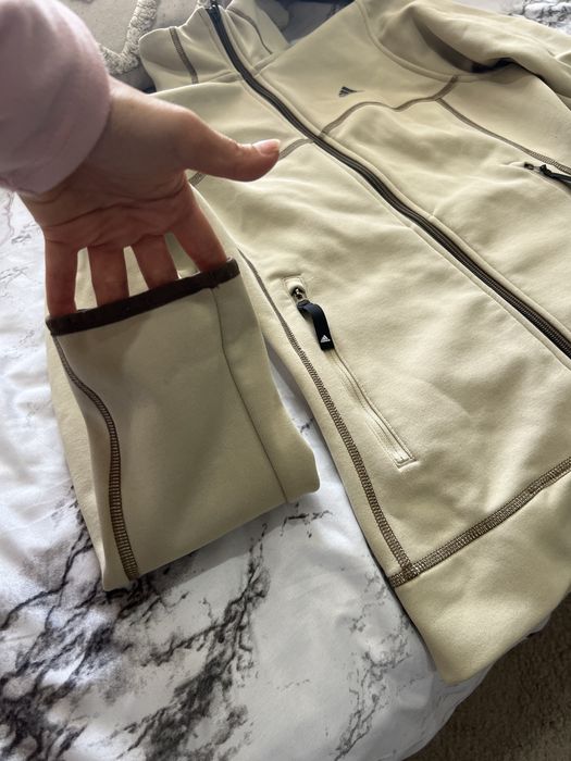 Adidas бежово горнище