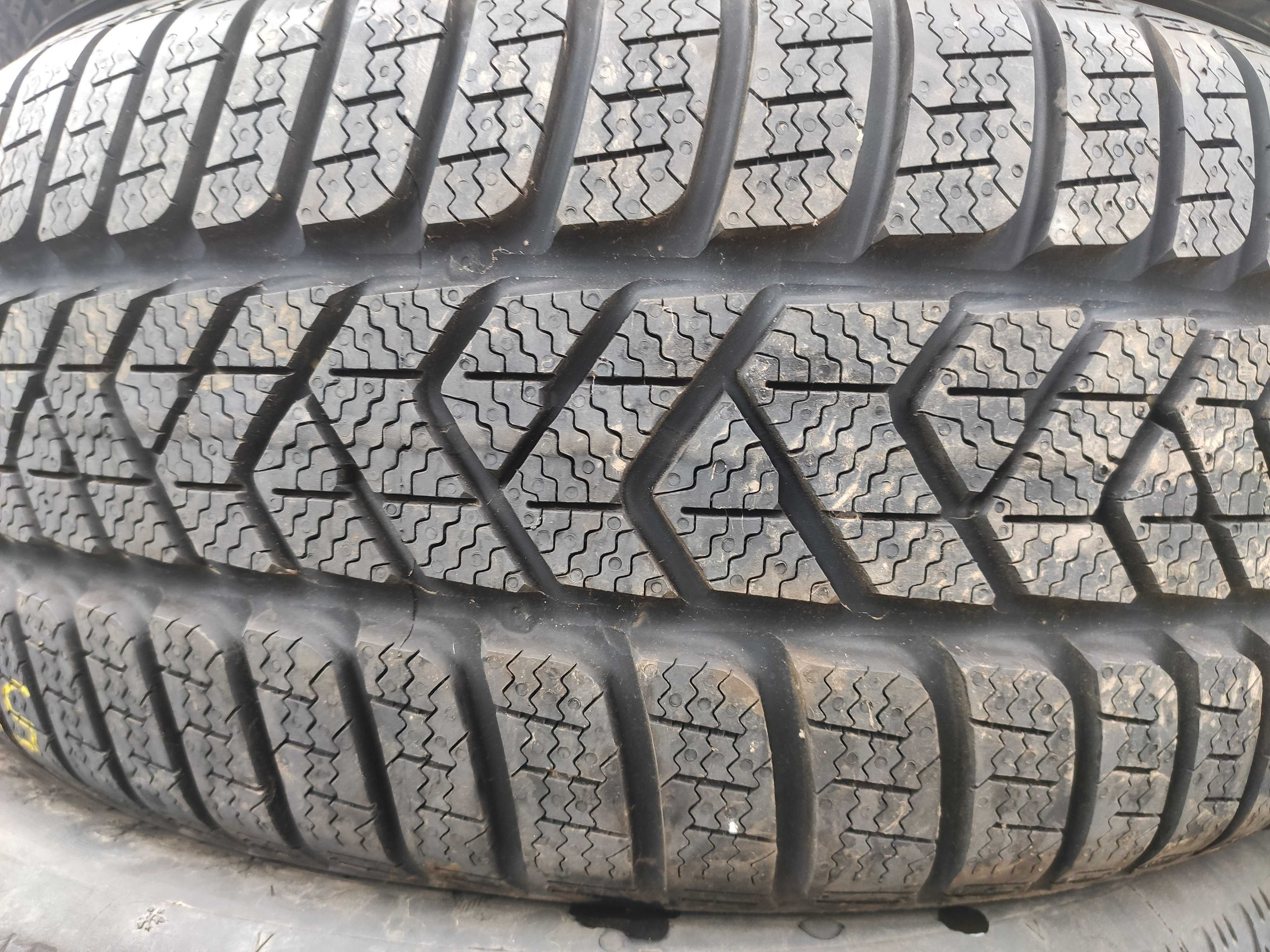 2бр Зимни гуми 225 40 18 - Pirelli