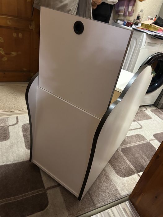 Шкаф с три отделения и ракла на колелца