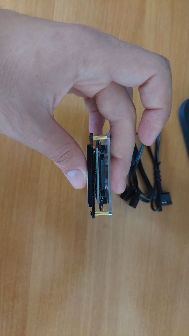 Fan hub rog, sata
