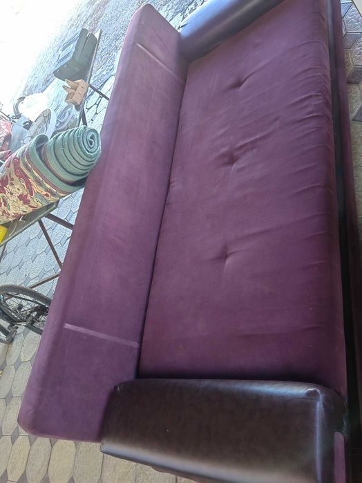 Продам диван, телевизор, кухонный шкаф, тумба под телевизор, палас,