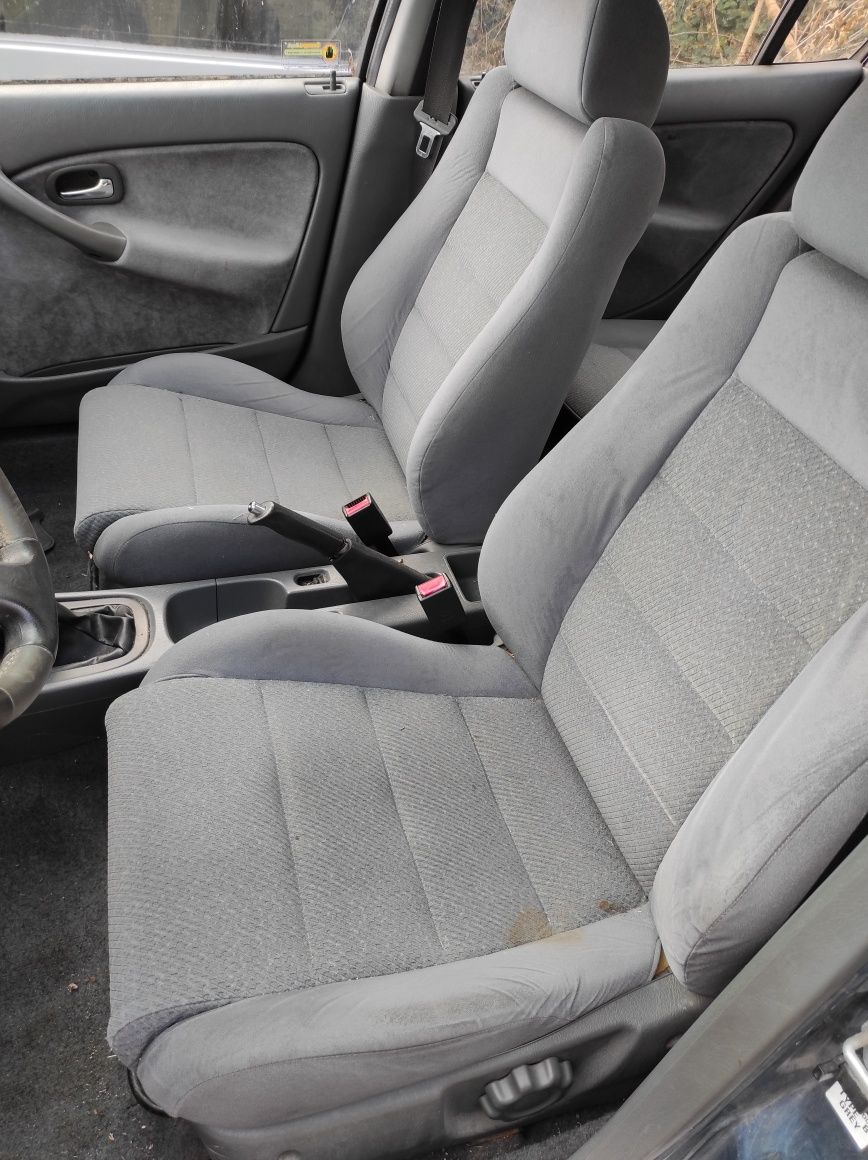 Продавам на части HONDA CIVIC 1.4 i