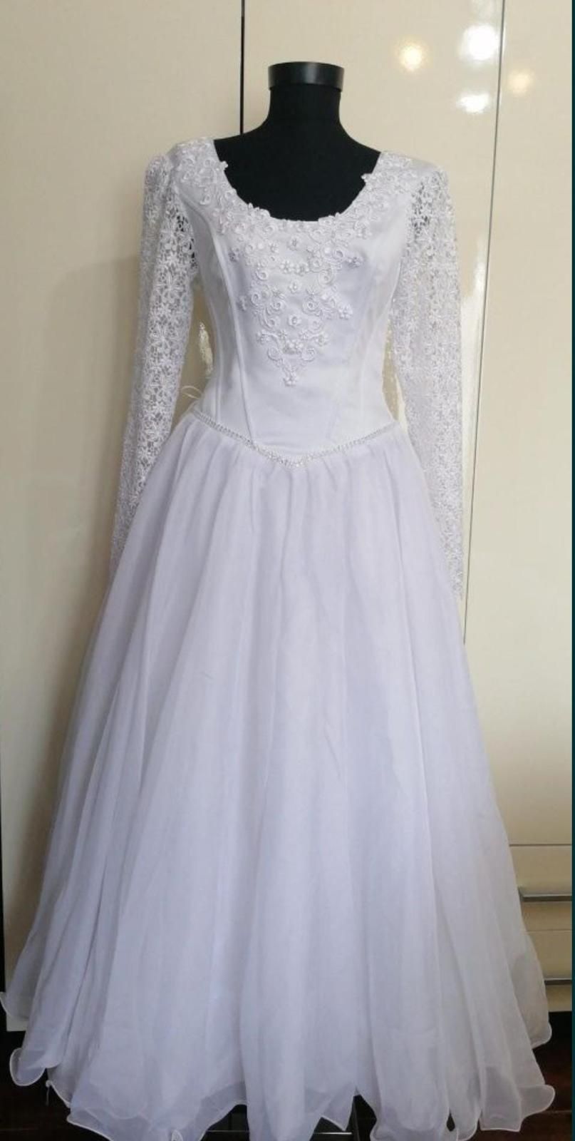 O frumoasă rochie elegantă.