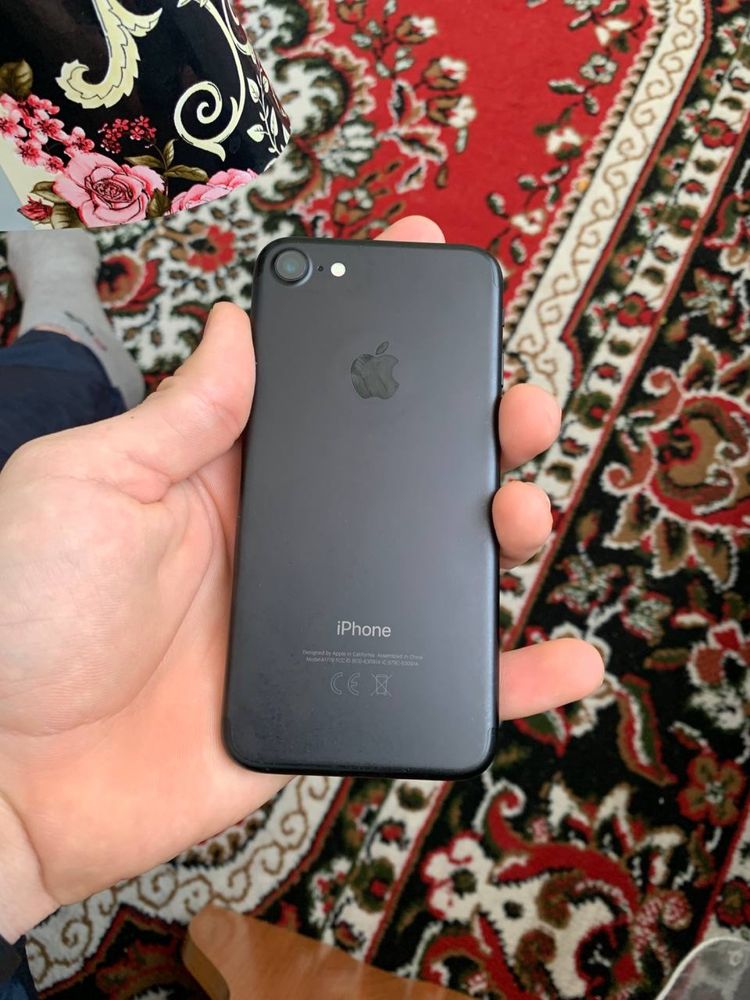 Продается Iphone 7