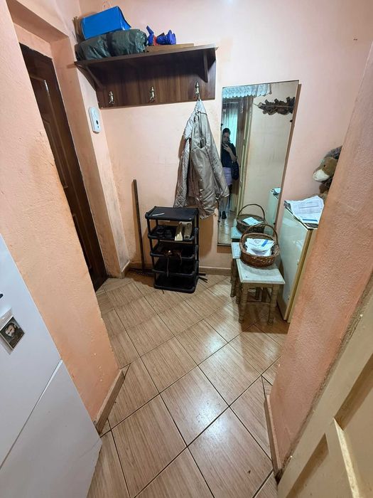 Ap. 2 camere semidecomandat parter cu balcon, 46000 euro