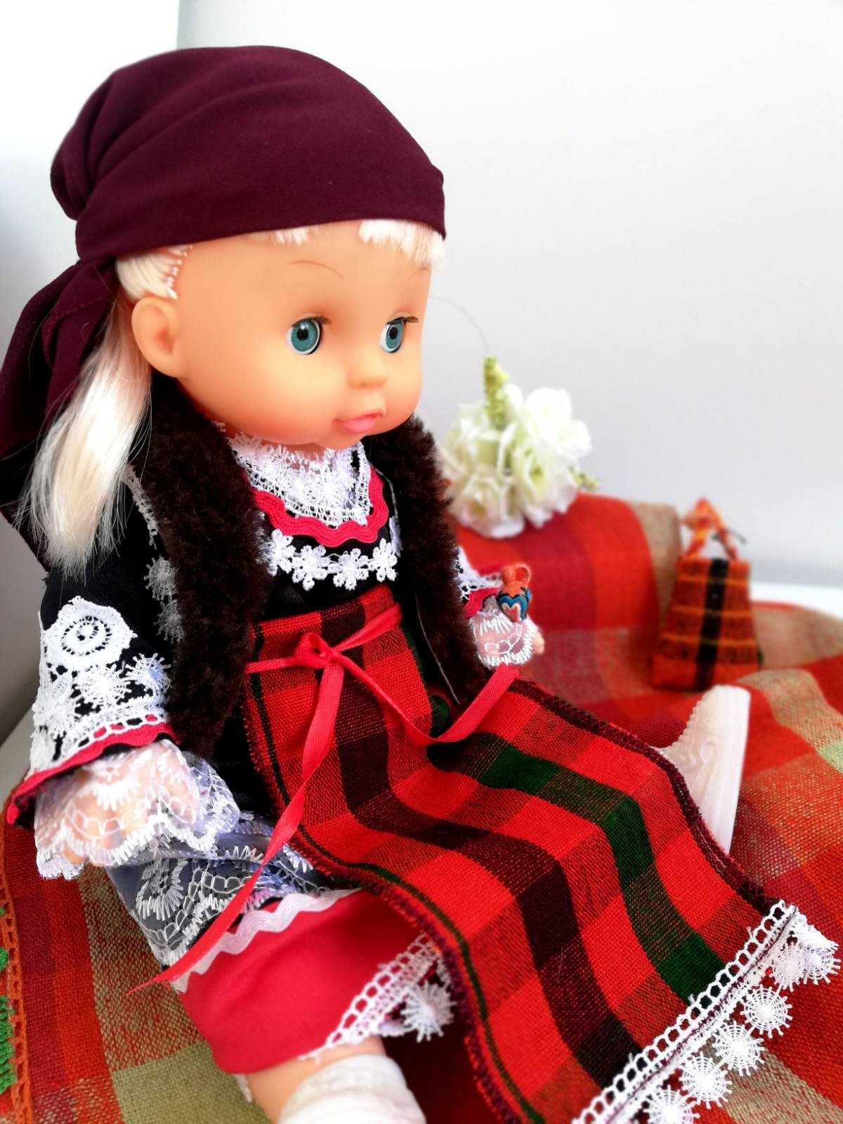 Кукла с ръчно изработена народна носия