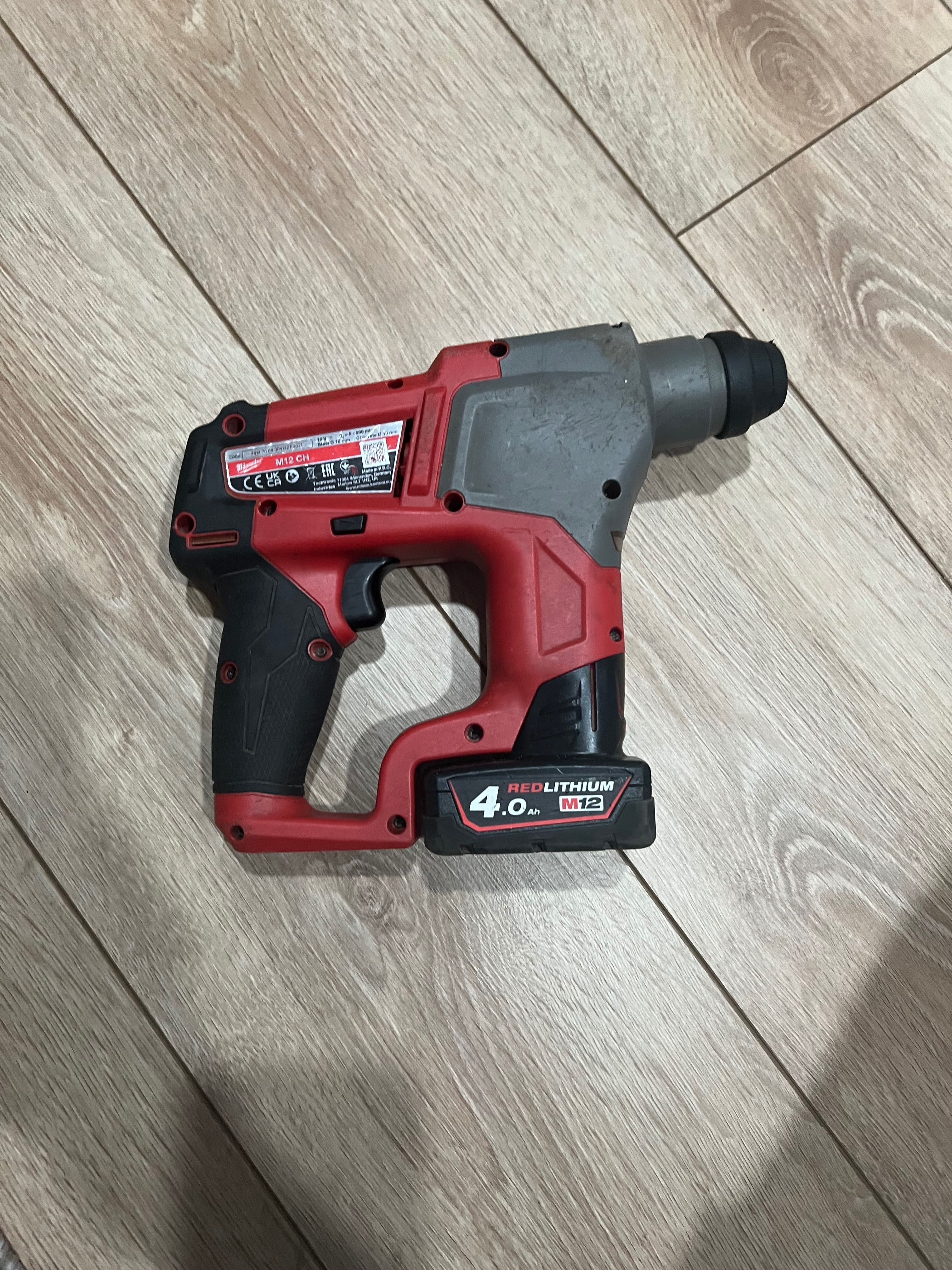 Акумулаторен безчетков перфоратор Milwaukee Fuel M12 CH-