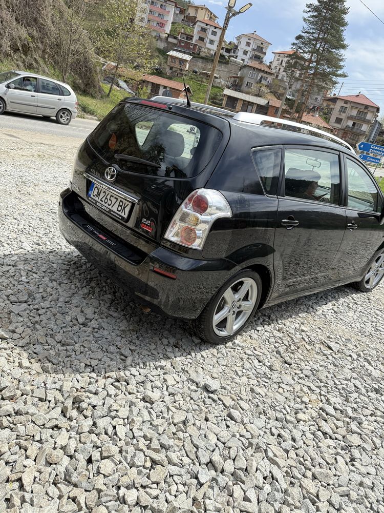 Продавам Toyota Corola Verso 2.2D4D 136hp