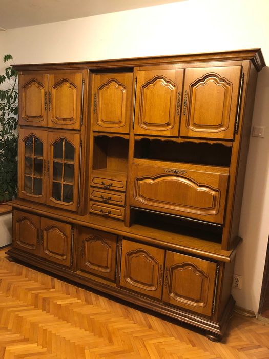 Doua biblioteci din lemn, stil clasic, solide, stare buna, poze reale
