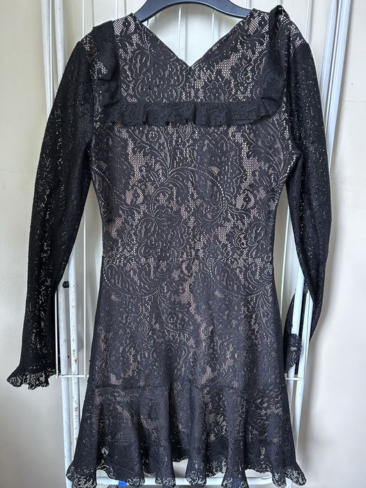 Елегантна дантелена рокля BCBG Max Azria