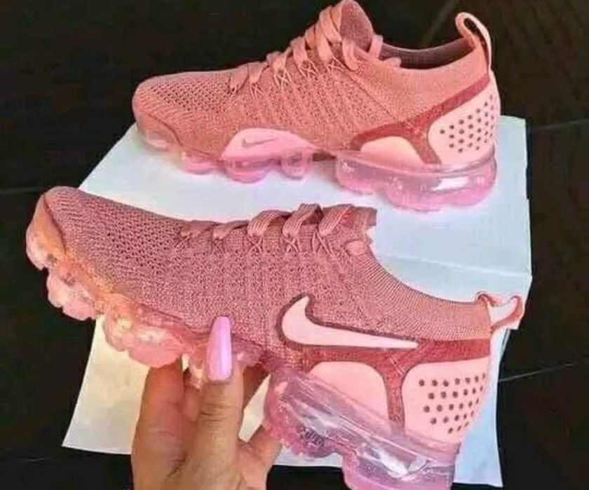 Adidasi Nike noi