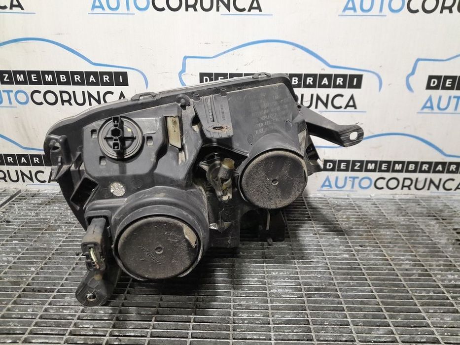 Far Stanga Dacia Duster Facelift 2014 - 2017 SUV 4 Usi (1125) Fara xenon