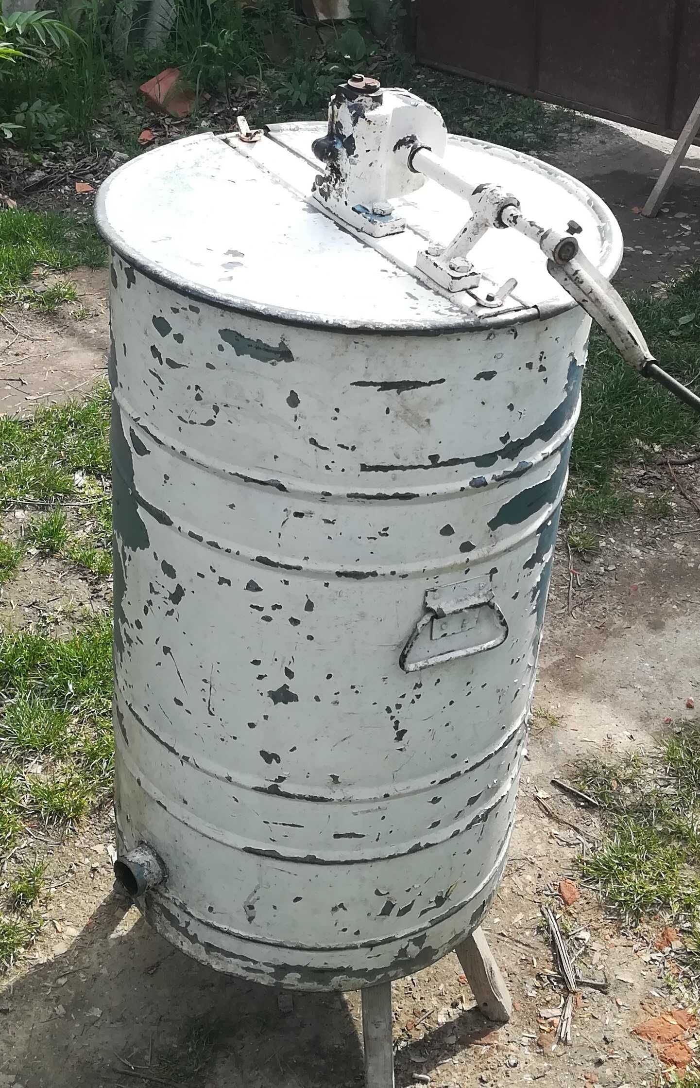 Extractor de miere de albine din rame.