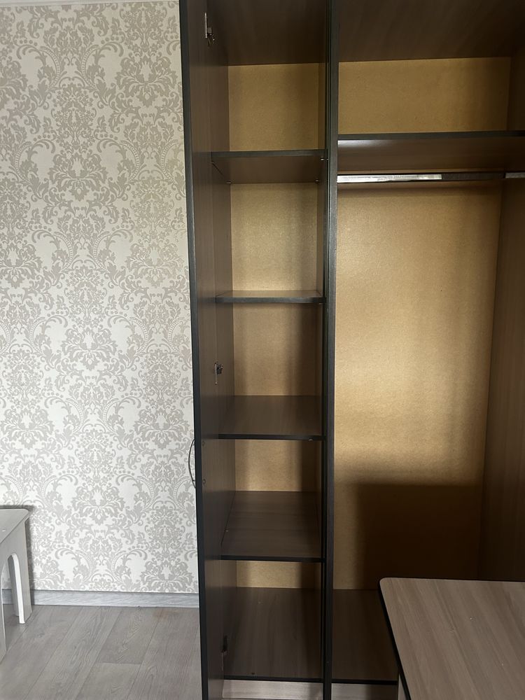 Продам шкаф и компьютерный стол
