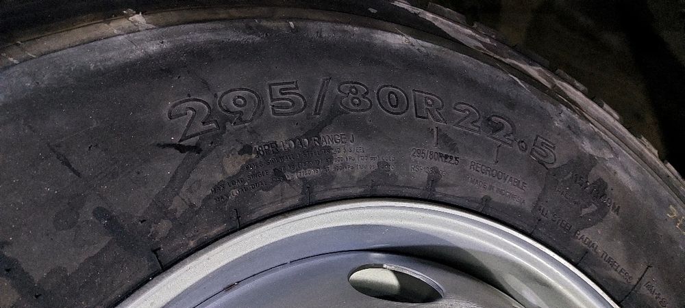 продам  шины с дисками на камаз