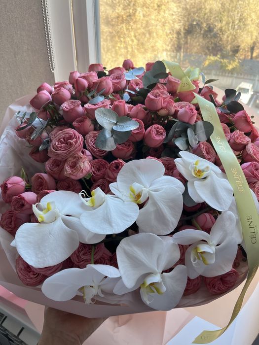 Букет с орхидеями