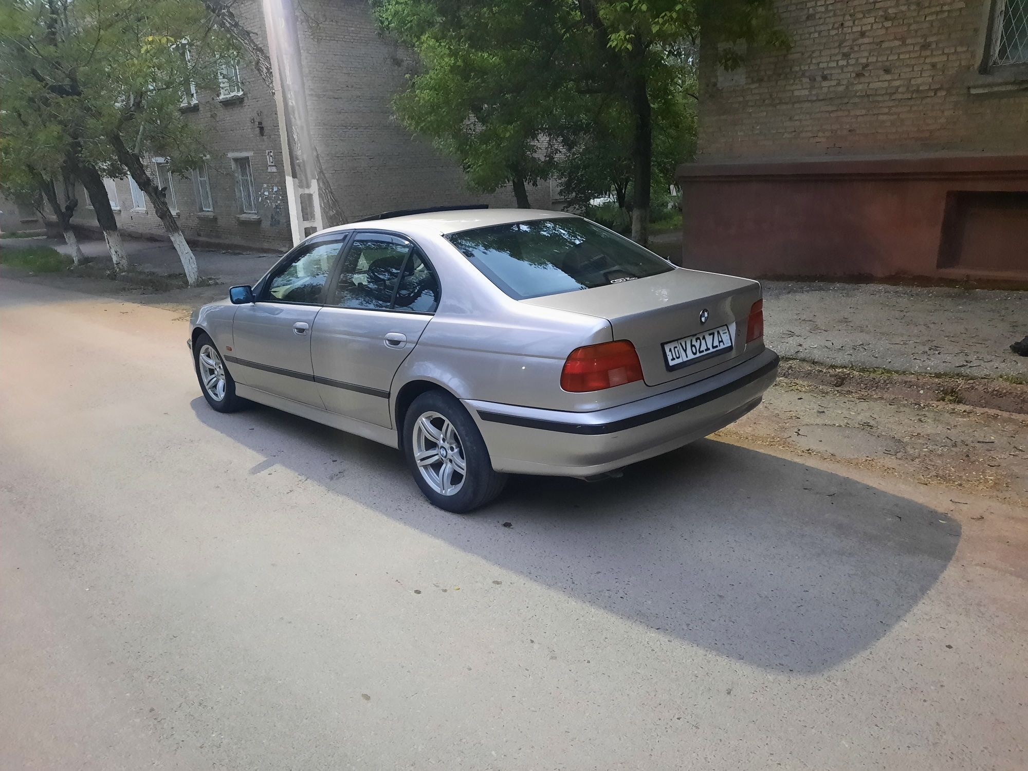 Продается автомобиль BMW 520i