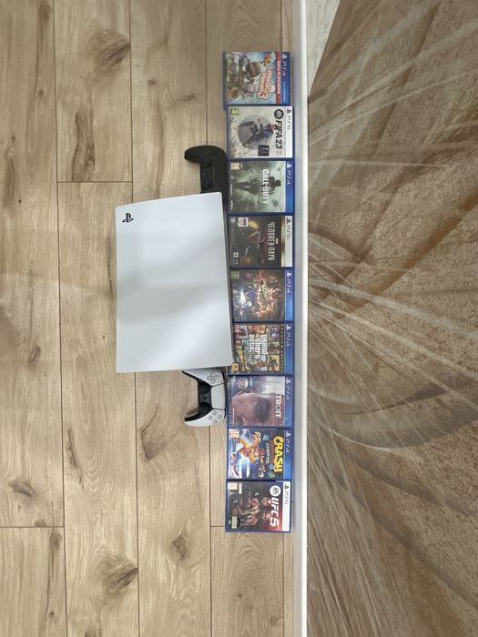 PlayStation 5, 2 джойстика и 9 дисков отличное состояние