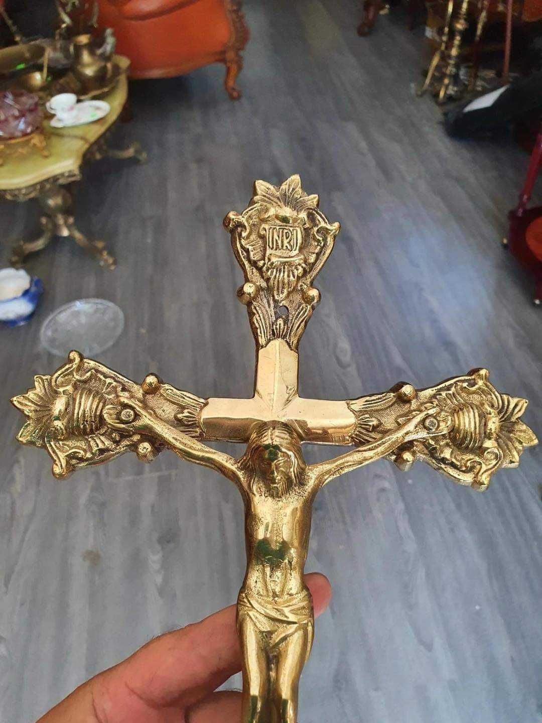 Crucifix din bronz aproximativ 400 g