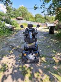 Електрически скутер за възрастни трудно подвижни хора или инвалиди