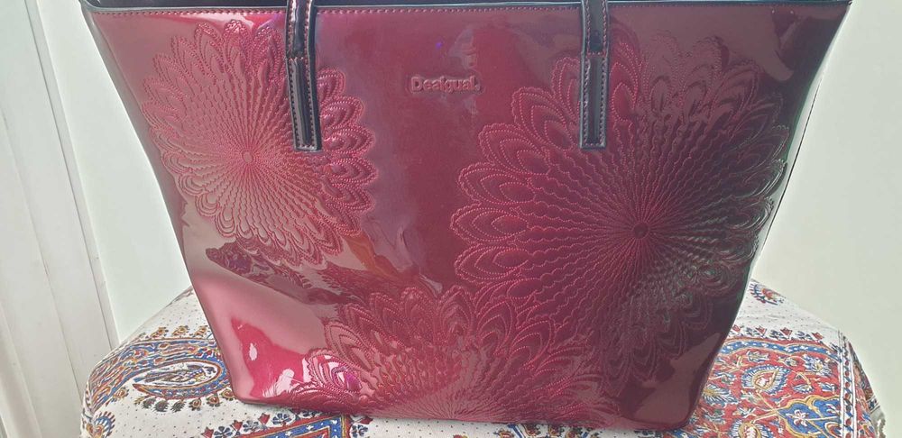 Poșetă Desigual roșie superbă