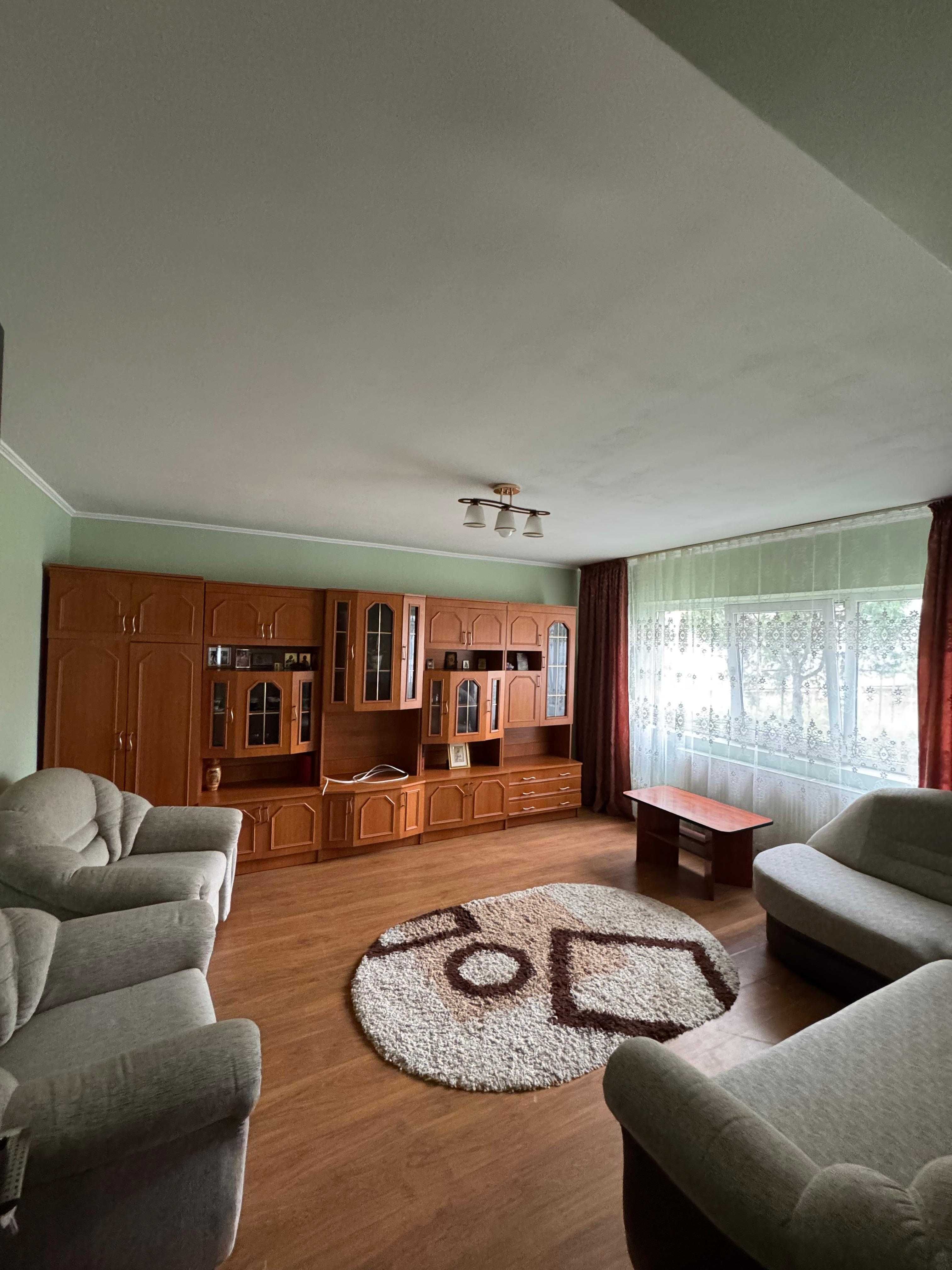 Apartament spatios, 3 camere, decomandat, Valea Calugareasca