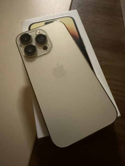 Iphone 14 pro с кутия и зарядно в перфектно състояние