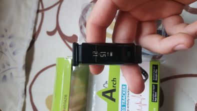 продавам смарт гривна нова