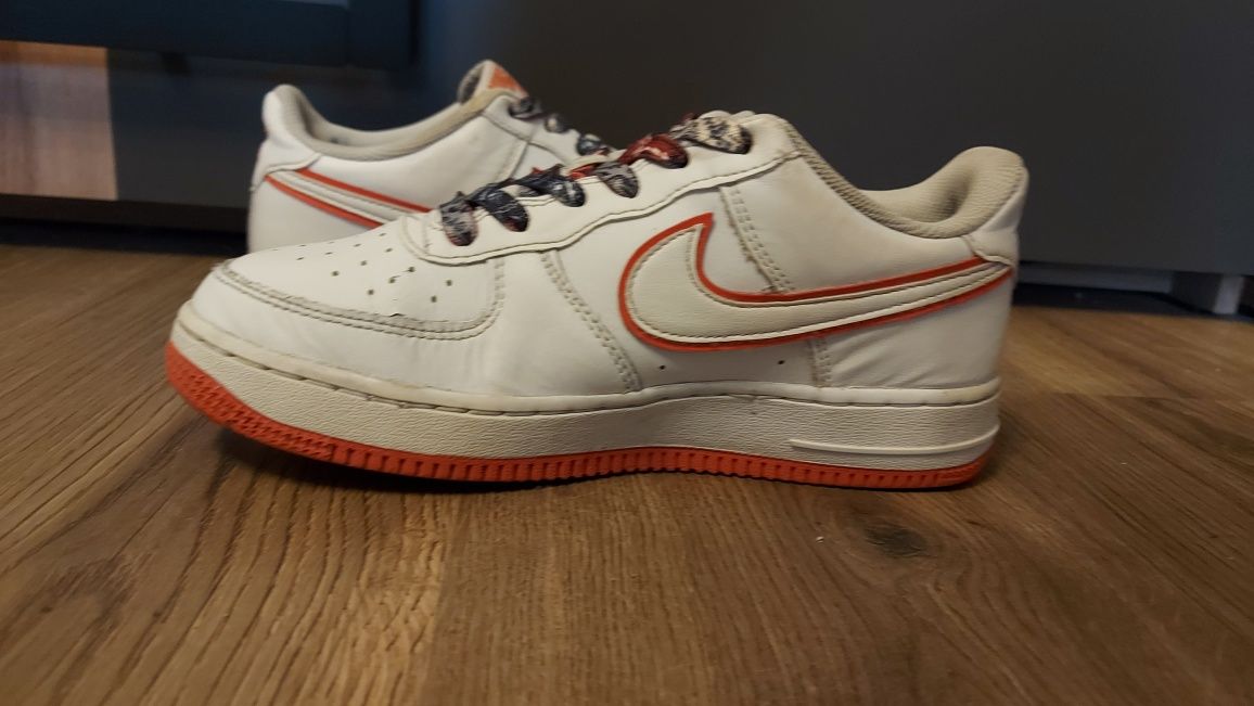 Дамски маратонки NIKE AIR FORCE 1