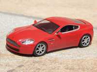 Macheta Aston Martin V8 Vantage 2005 1:43 cu ambalaj