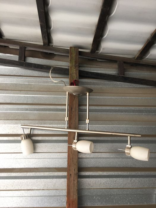 Продам люстру