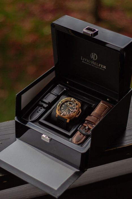 Helfer LH Limited Edition 1 of 1 Catalog Price (17.400chf) 18.670€