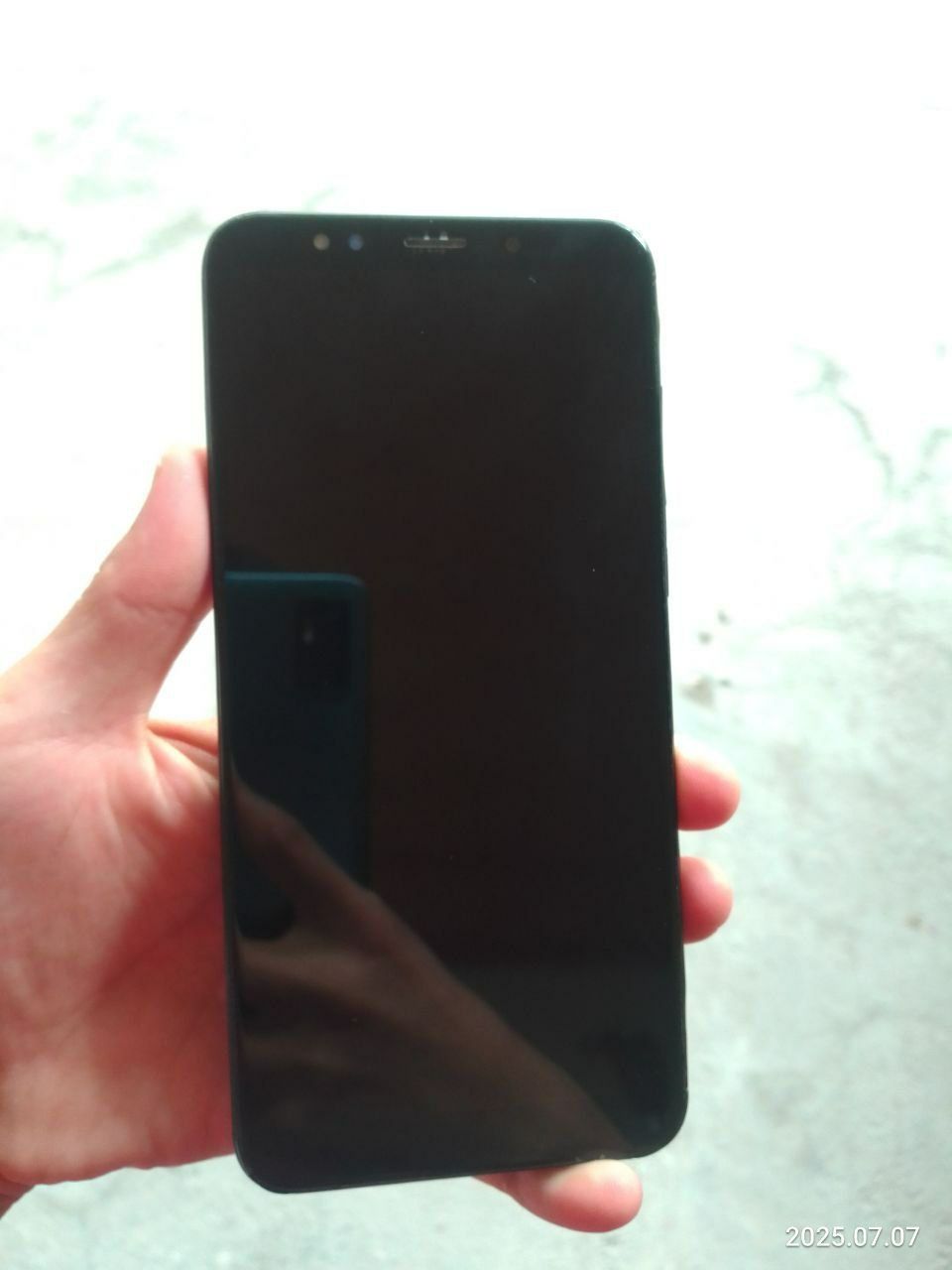 REDMI 5+  SOTILADI 250.000 som