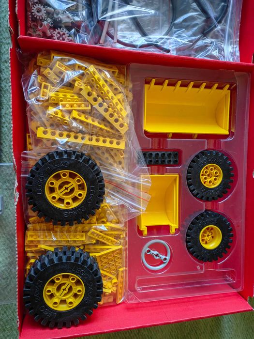 Продавам Лего,LEGO Technic от 1988г. Модел-8865 кола и 8862-багер