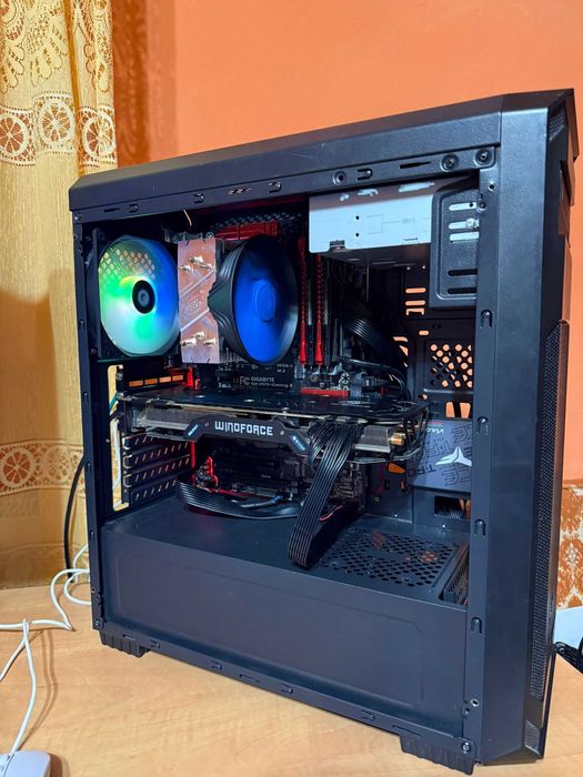 PC Intel Core i7-4790K 32GB RAM GTX 980 TI + Monitor