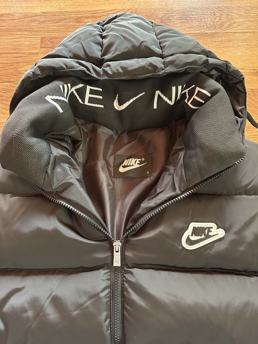 Мъжко,черно,зимно яке Nike с гумирано лого и ципове на джобовете