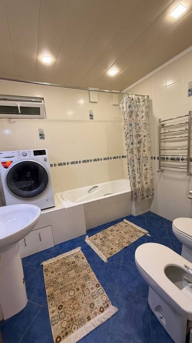 Сдам 3х квартиру на втором этаже кирпичного дома ( ЦУМ) на долгий срок