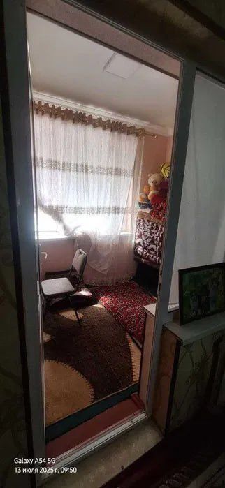 2/1/5 (1 этаж). Сергели 4. Квартира 60 м², не торец. Метро - 1 км.