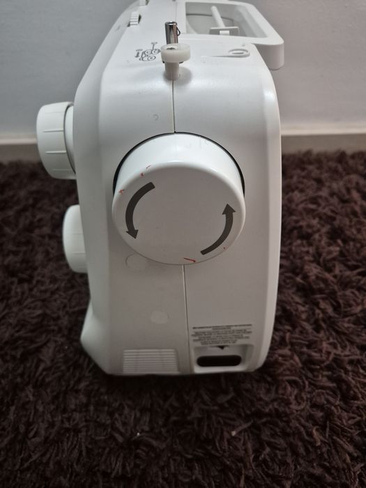 Vand masina de cusut marca Silvercrest, noua