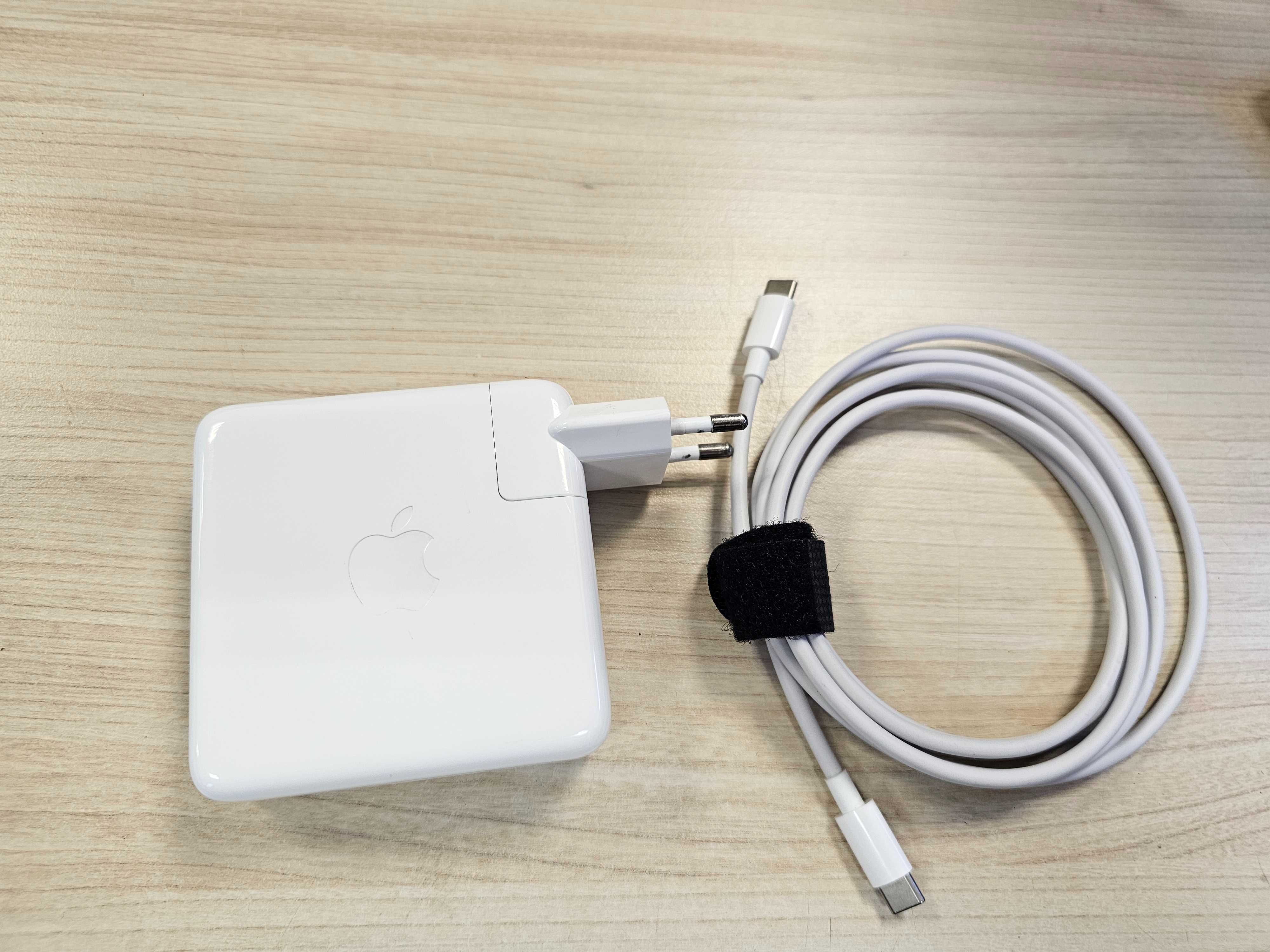 MacBook Pro A1990 Intel Crore i9 / 32GB Ram / 512GB SSD