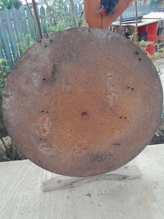 Vând 2 Anvelope C, M,S