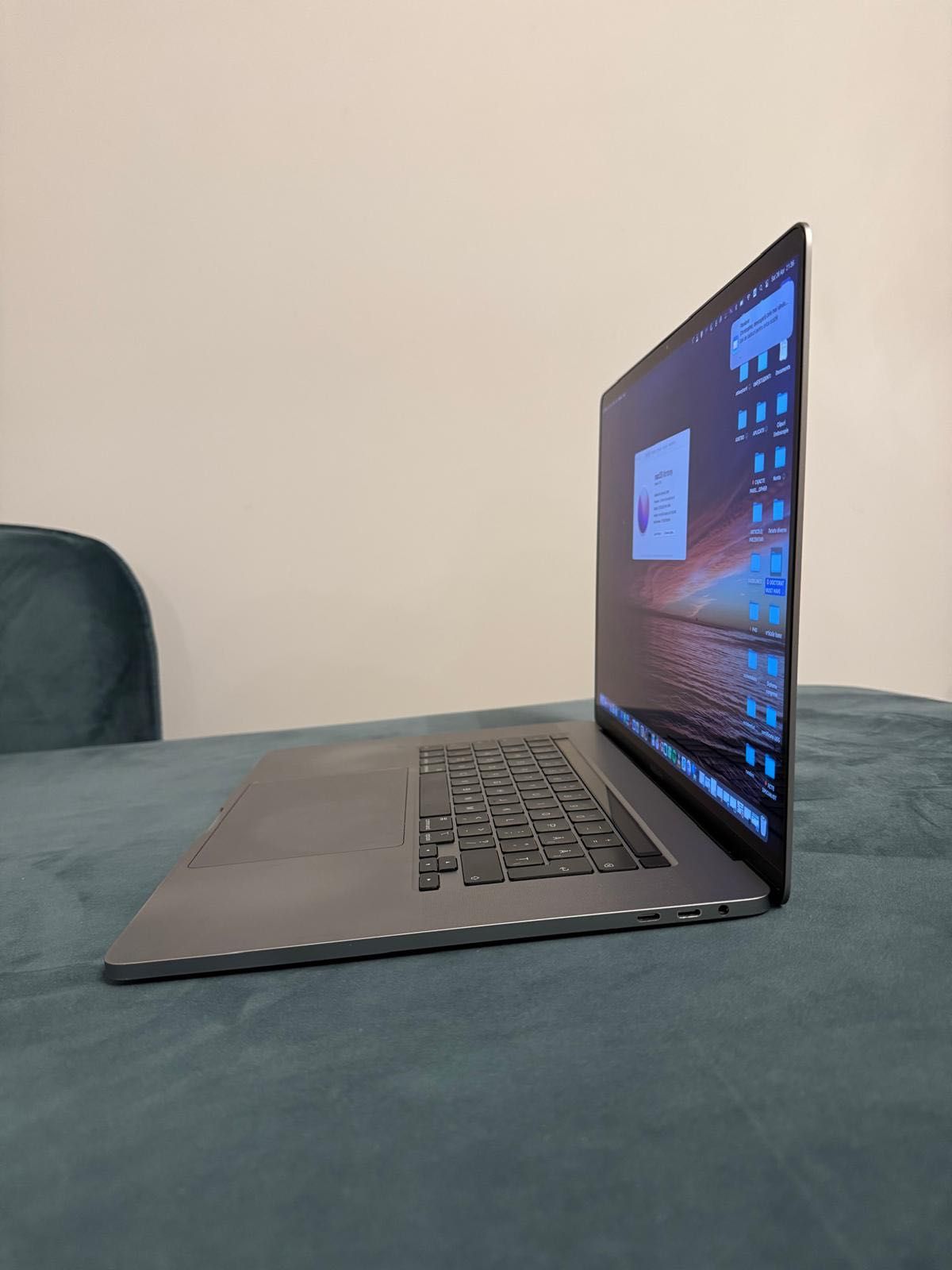 Macbook Pro 16 inch, Touch Bar,  i9, SSD 1TB, late 2019.