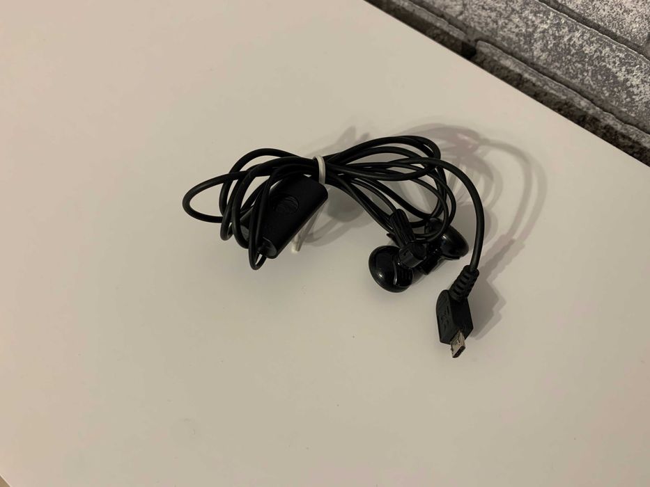 Casti LG cu microfon si mufa micro USB