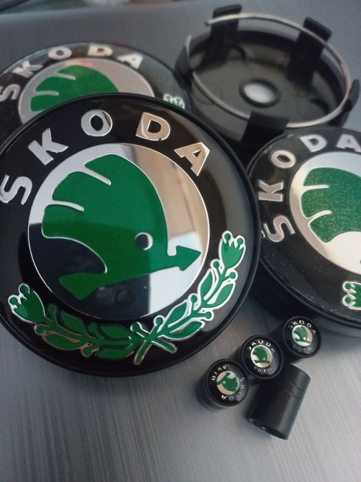 Skoda - skoda/vrs-Set 4 capace  si ventile pentru jante aliaj.