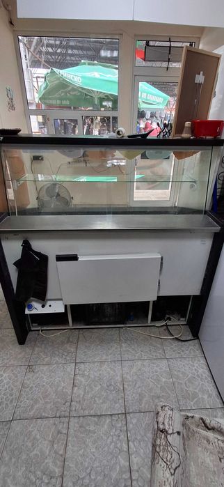 Хладилна витрина