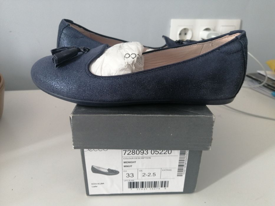 Продам новую обувь ЭККО для девочки 33размер.