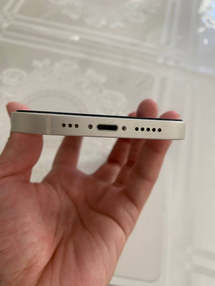 iPhone 13 • 256 GB • Oq rang • Zoʻr holatda + 2 ta chexol