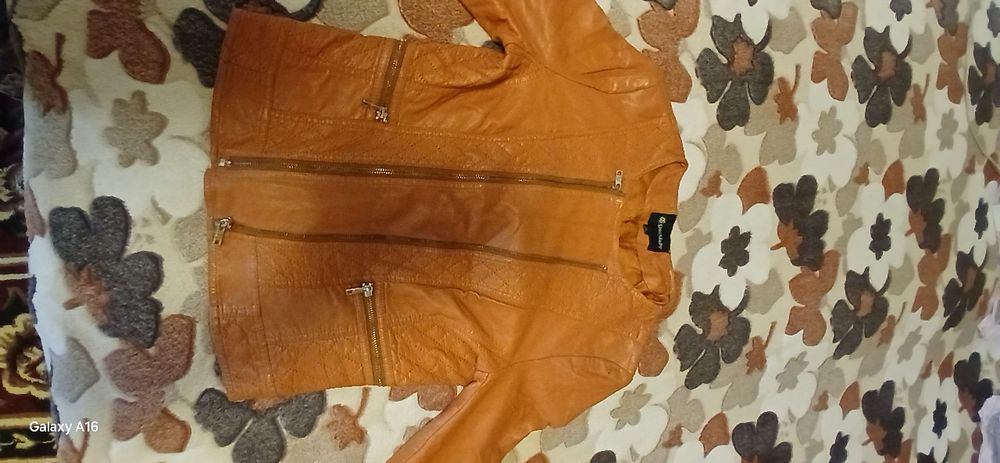 Koja kastum yaxshi turibdi. Kup kiyilmagan.