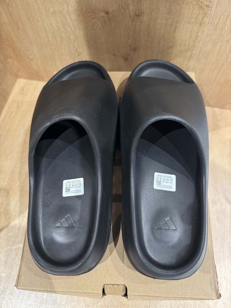 Yeezy Slides "Onyx"
